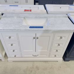 48 in. W x 22 in. D in White Single Bath Vanity with Marble Top in White  $709 