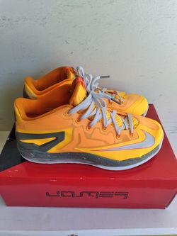 Nike Max LeBron XI (11) Low Size 10 Pre-owned 