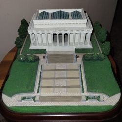 THE LINCOLN MEMORIAL REPLICA (Danbury Mint)