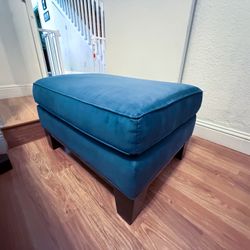 Ottoman (Cindy Crawford Rooms To Go) 