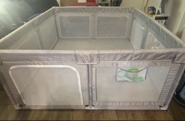 Play pen for pet or child