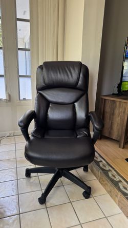 Realspace Fennington High-Back Executive Office Chair – Black