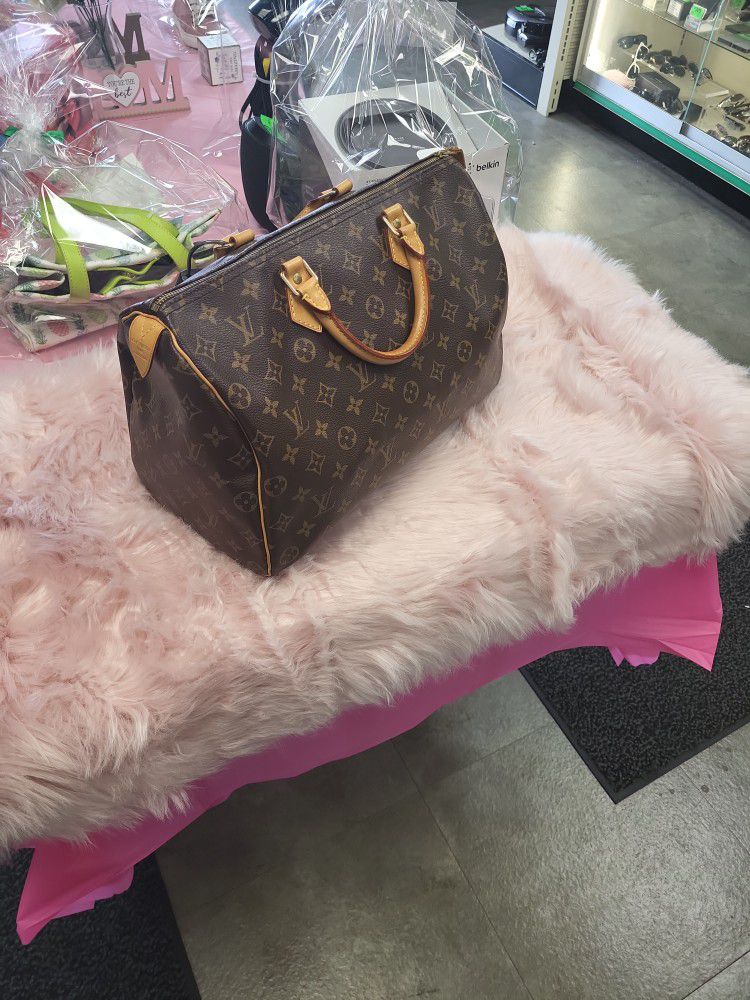 Is louis vuitton handbag for Sale in Tampa, FL - OfferUp