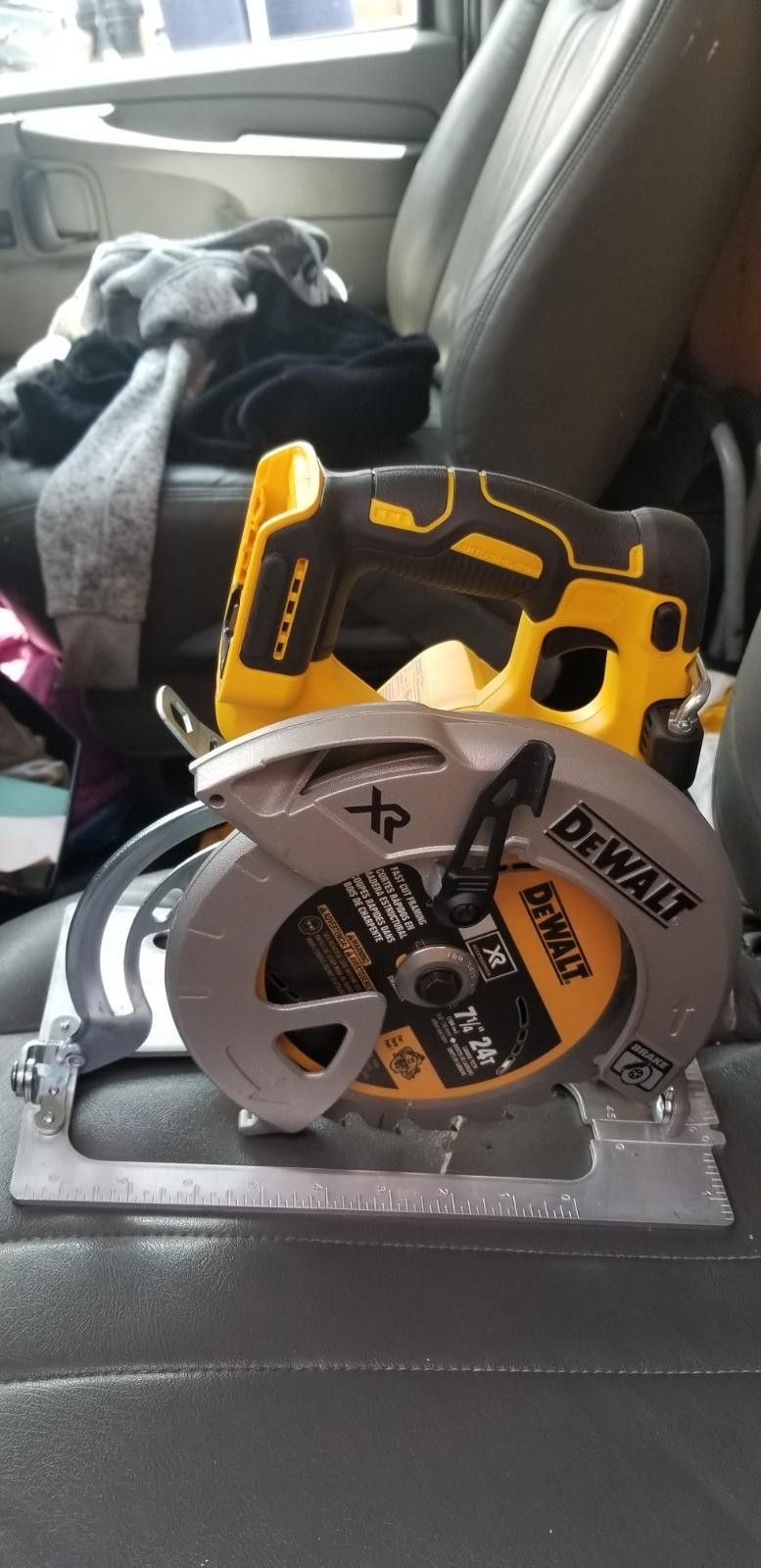 Brand new dewalt 7 1/4 circular saw brushless 20v tool only