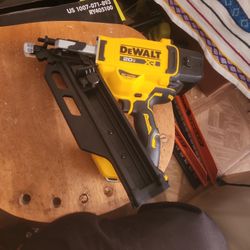 Dewalt 20V MAX XR 30° Framing Nailer DCN930B