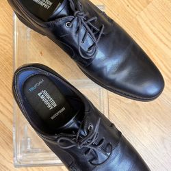 Excellent pre-owned condition. Very clean soles and well-maintained leather