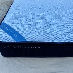 The DreamCloud Premier, Size King, Like New, Perfect Condition