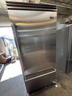 36” VIKING BOTTOM FREEZER BUILT IN