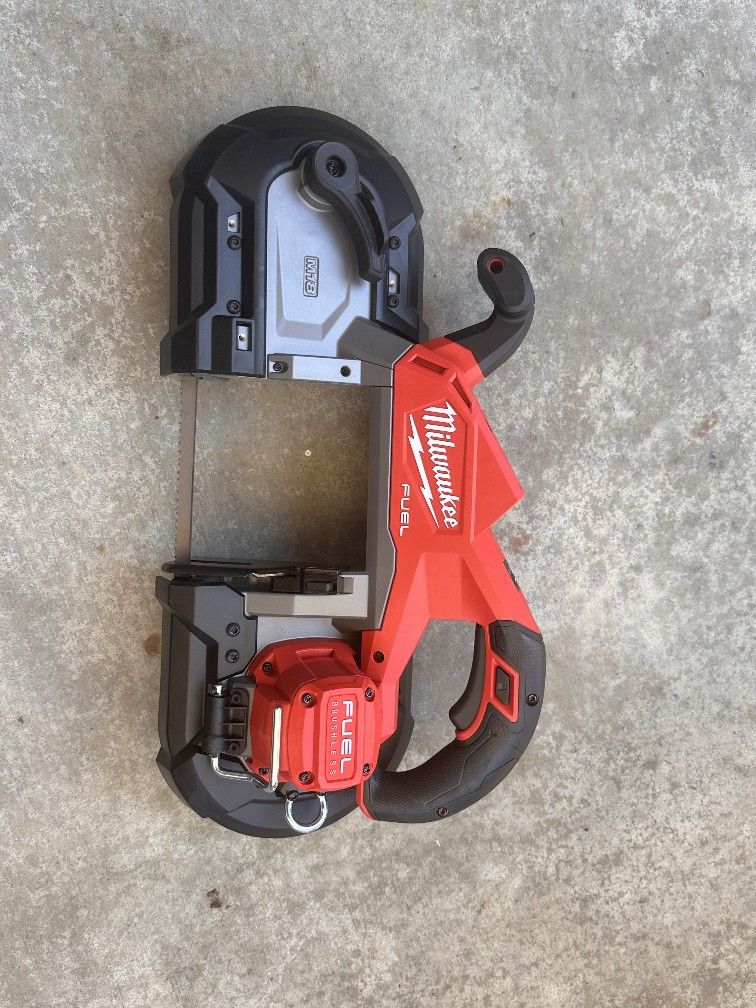 Milwaukee bandsaw
Deep cut