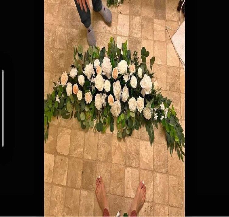 white plan Romantic Wedding Decor – Featuring Exquisite Floral Displays
