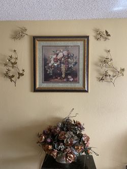 Cuadro Con Adornos Y Florero