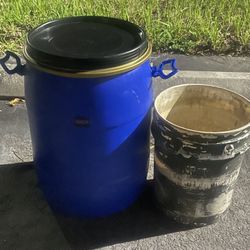 15 Gal Barrel And Bucket 