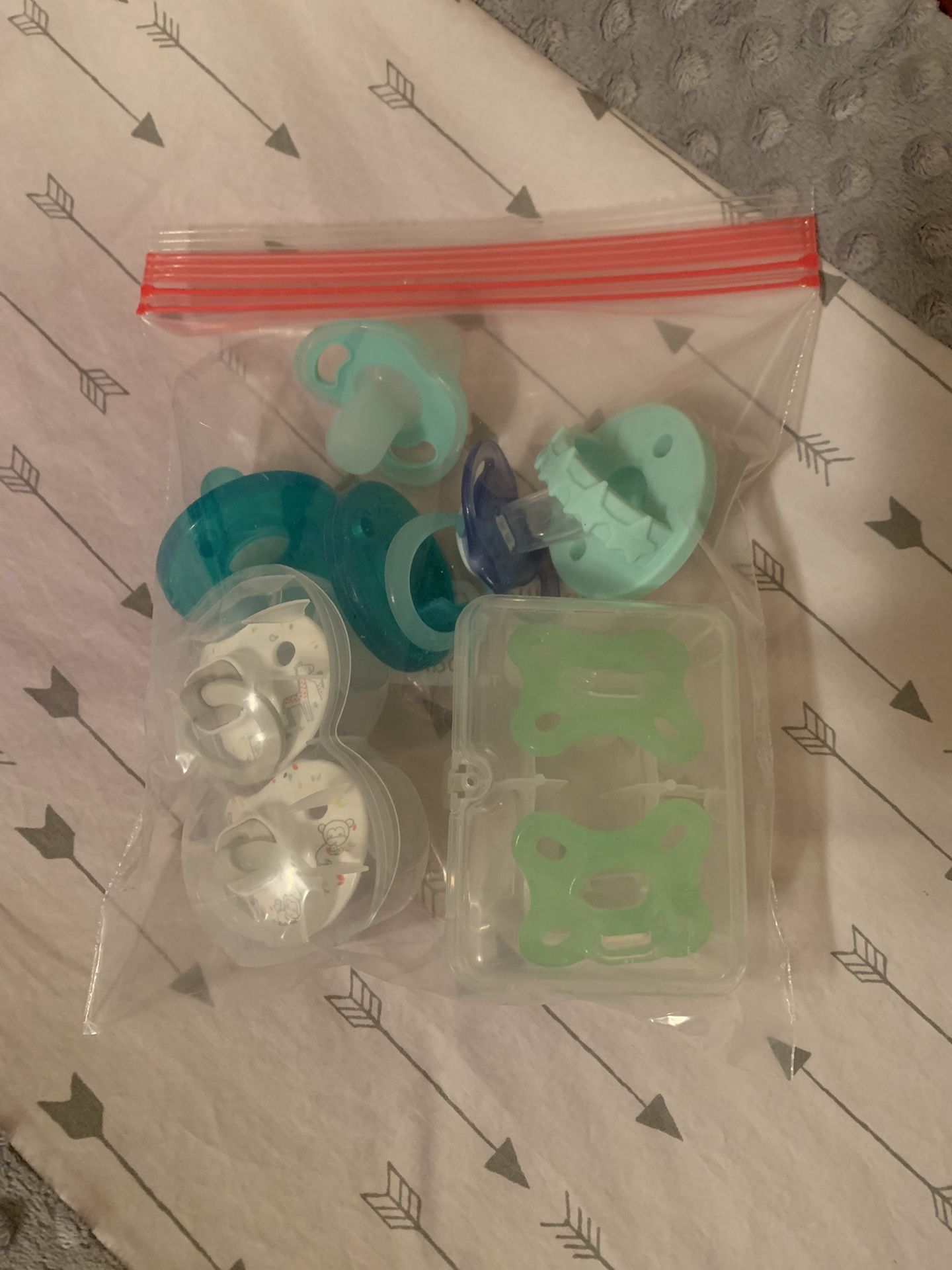 Bag of 9 Pacifiers