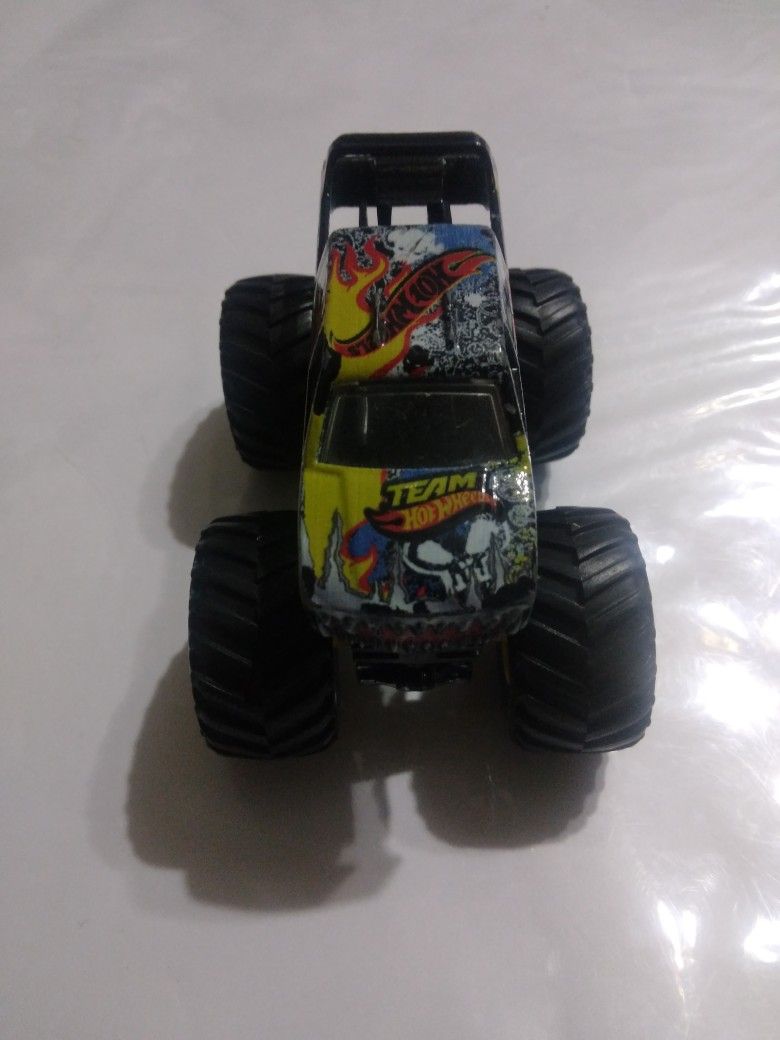 Mattel Hot Wheels Monster Truck Lent 3 1/2 Used