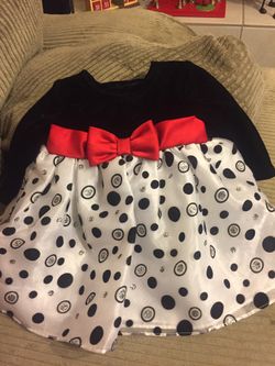 Size 3-6 months. Beautiful Christmas dress