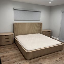 RH Byron Shelter Inspired King Size Bed, Free Delivery ✅ Fluted RH Style Bed With 2 Matching Nightstands Light Oak Wood 