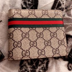 LV And GUCCI WALLETS
