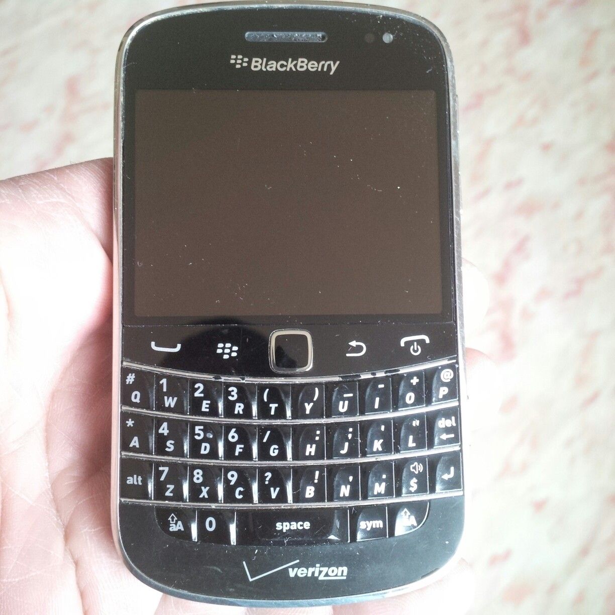 Blackberry bold 9930 verizon unlocked in good condition some scratches and scuffs Refurbished speaker grill rack missed but doesn't effect.