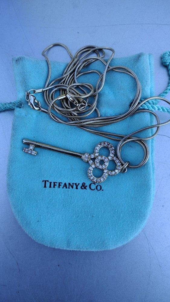 Tiffany Keys
Crown Key
in Yellow Gold with Diamonds, 1.5"