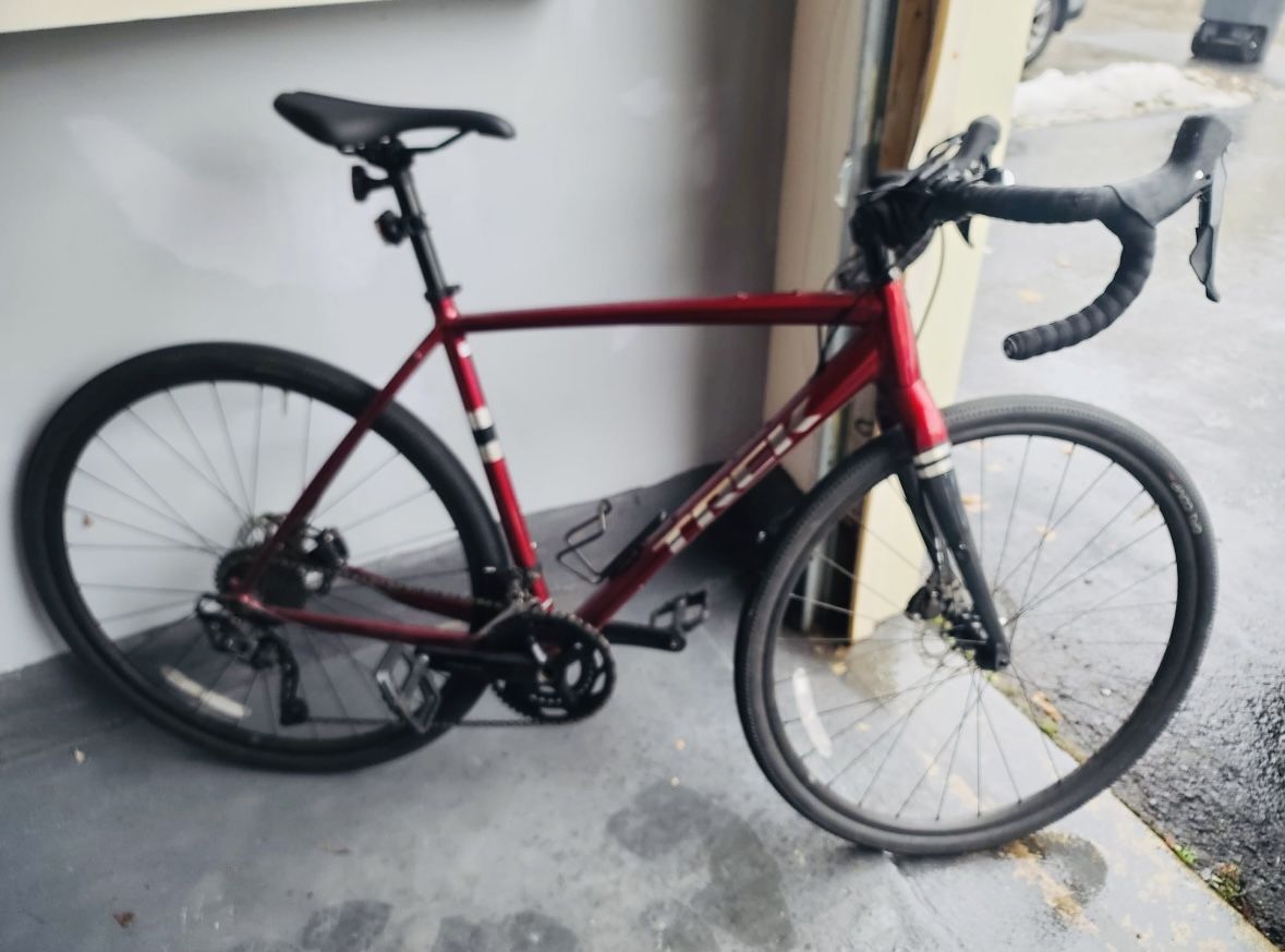 Selling Trek Bike + FREE Pedal + FREE bike rack!