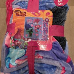Trolls Dance Hug Sing Oversized Throw 60x70 Inches