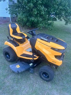2023 cub cadet LT riding lawnmower