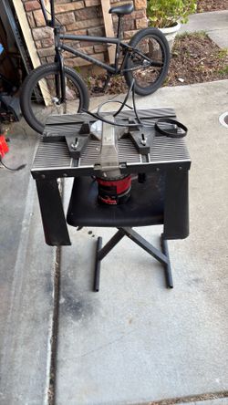 Craftsman router, excellent excellent condition with table