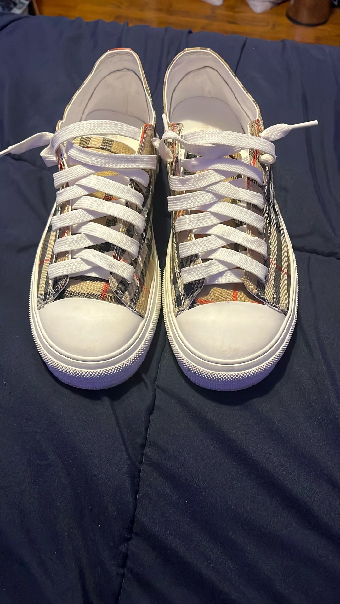 Burberry shoes size 10