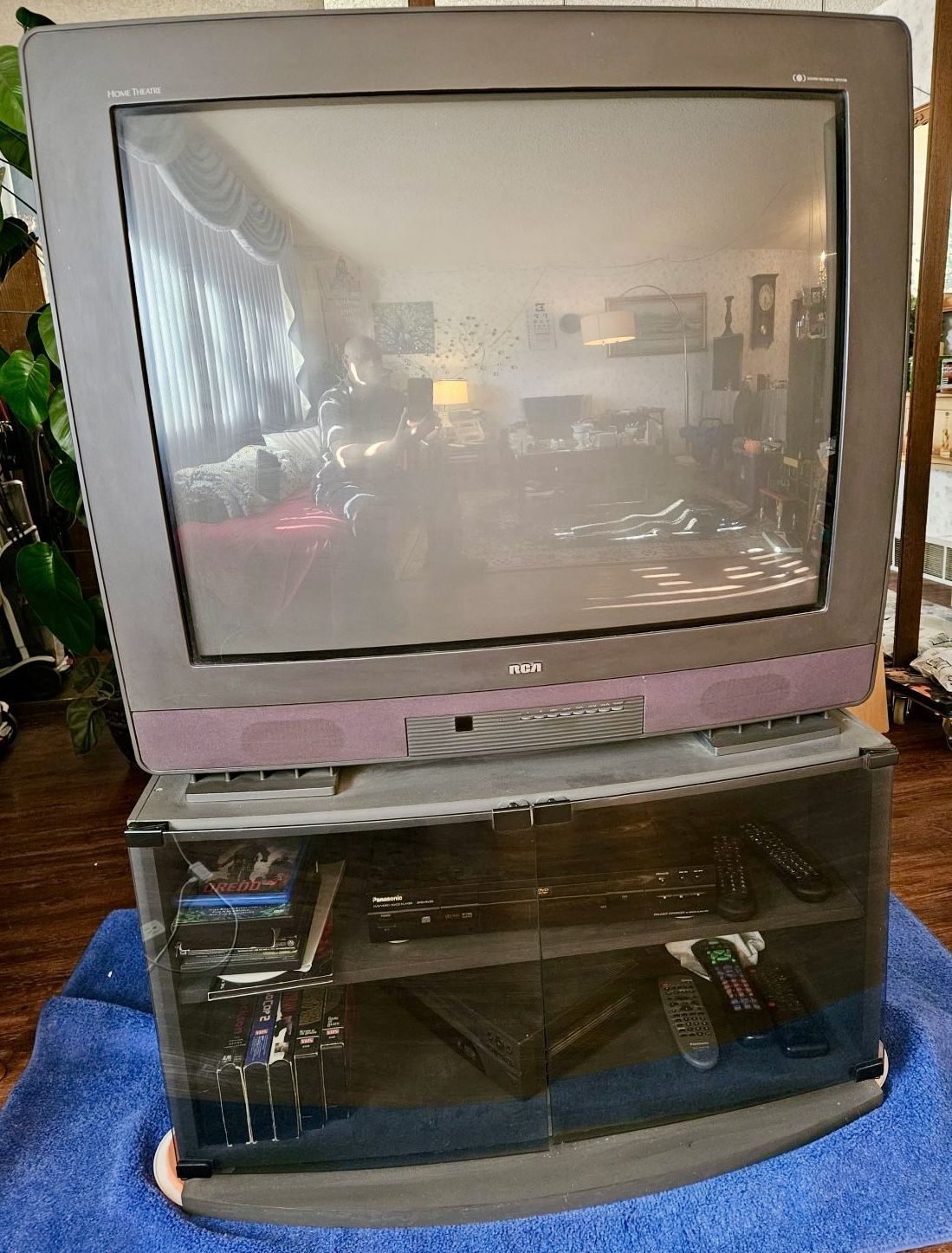 Selling RCA F35100ST TV with Stand - GREAT Condition!