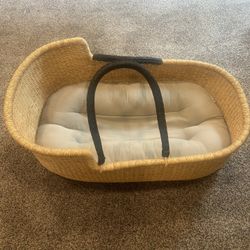 Baby Bassinet/ Carrier 