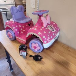 Minnie Mouse Toddler Car. 6v Battery And Charger