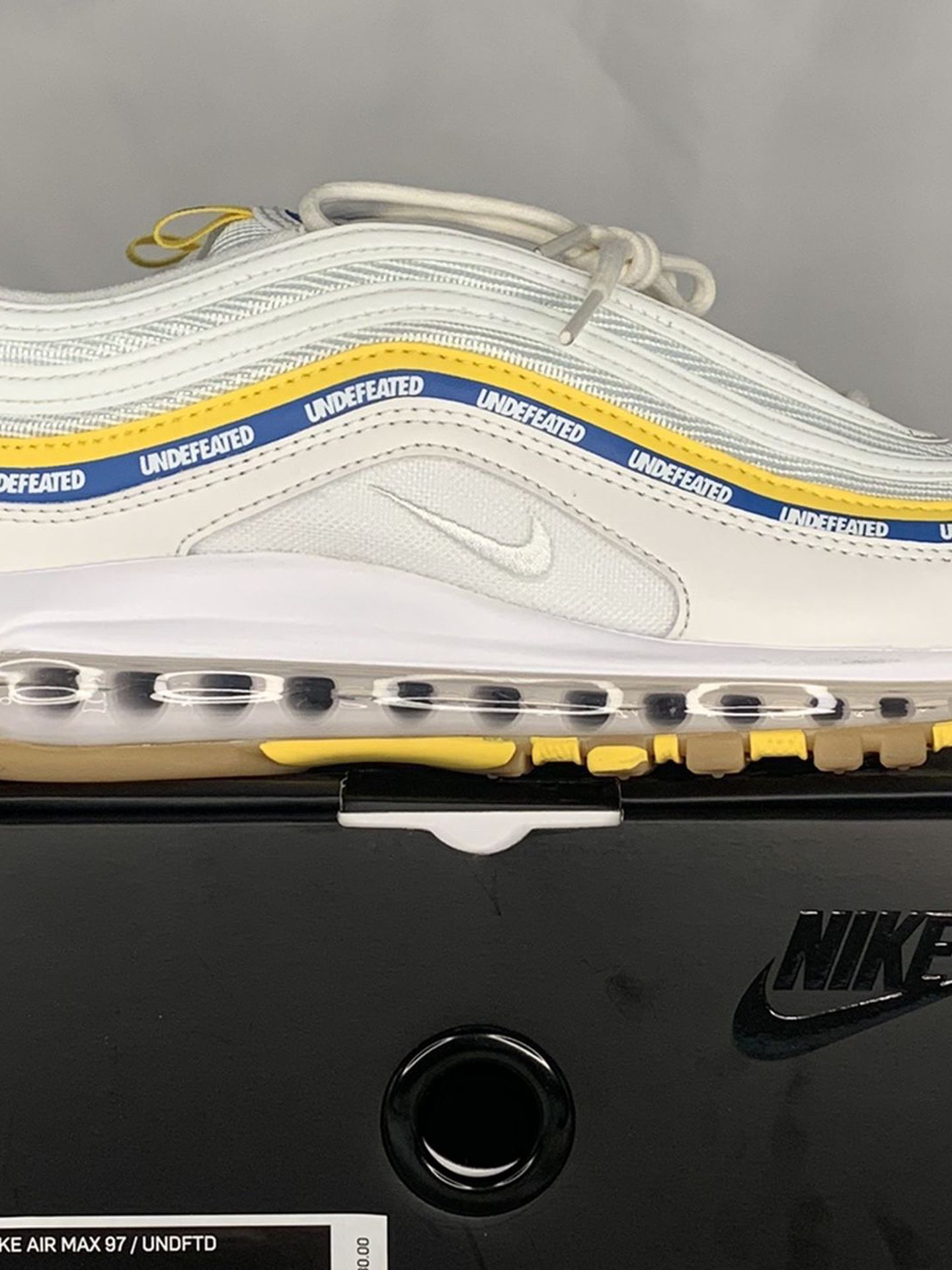 helemaal Ramen wassen Bestrooi In Hand Nike Air Max 97 UCLA UNDEFEATED SIZE 9 MEN BRAND NEW DEADSTOCK for  Sale in Queens, NY - OfferUp