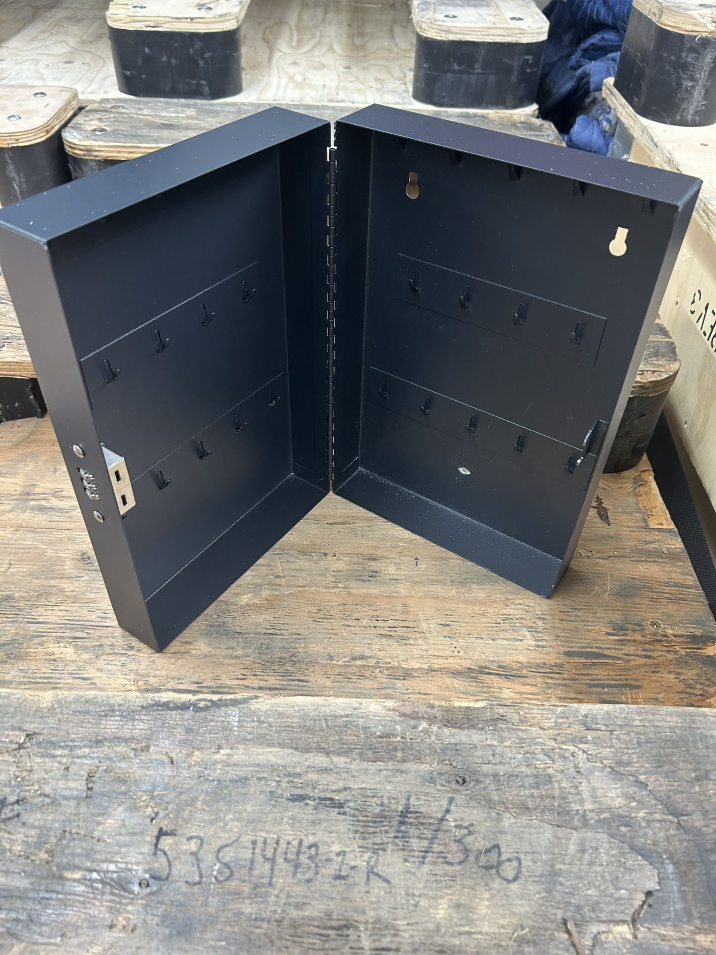 Lockable Metal Key Cabinet, 28-Key