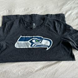 new T-shirt, women's size M, men's S