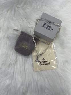 Vivienne Westwood Lucrece pearl necklace in Silver