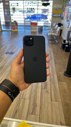 iPhone 15 PLUS 128GB UNLOCKED (has a small green dot)