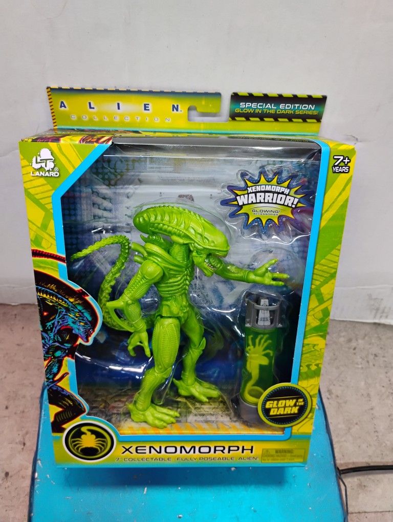 Lanard Alien Collection Special Edition Glow in the Dark Series Xenomorph Warrior action figure.