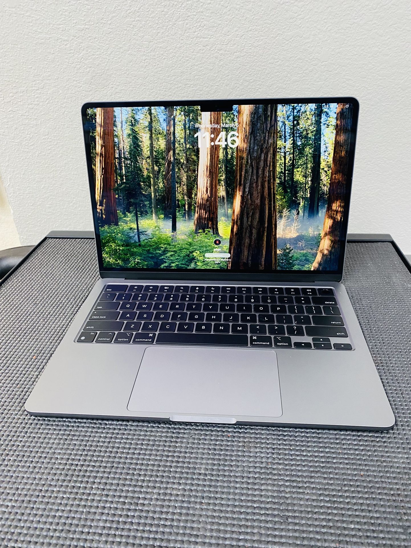 MacBook Air M3 256GB 8RAM M3