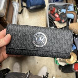 Micheal Kors Checkered Wallet New