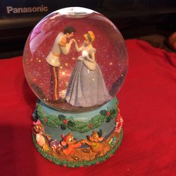 Disney Cinderella Prince Snowball “Twelve Day’s Of XMas”Music Box 