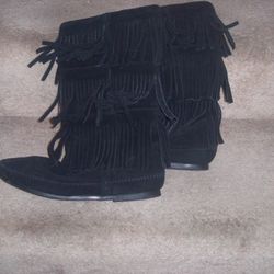 Minnetonka Women's Suede Leather Boots w/Fringes...(Size 10)...