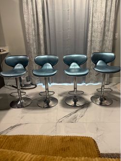 Set of 4 Modern Adjustable Bar Stools – Excellent Condition