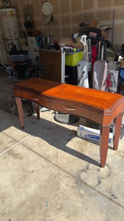 Nice coffee table pay 299 selling for 90