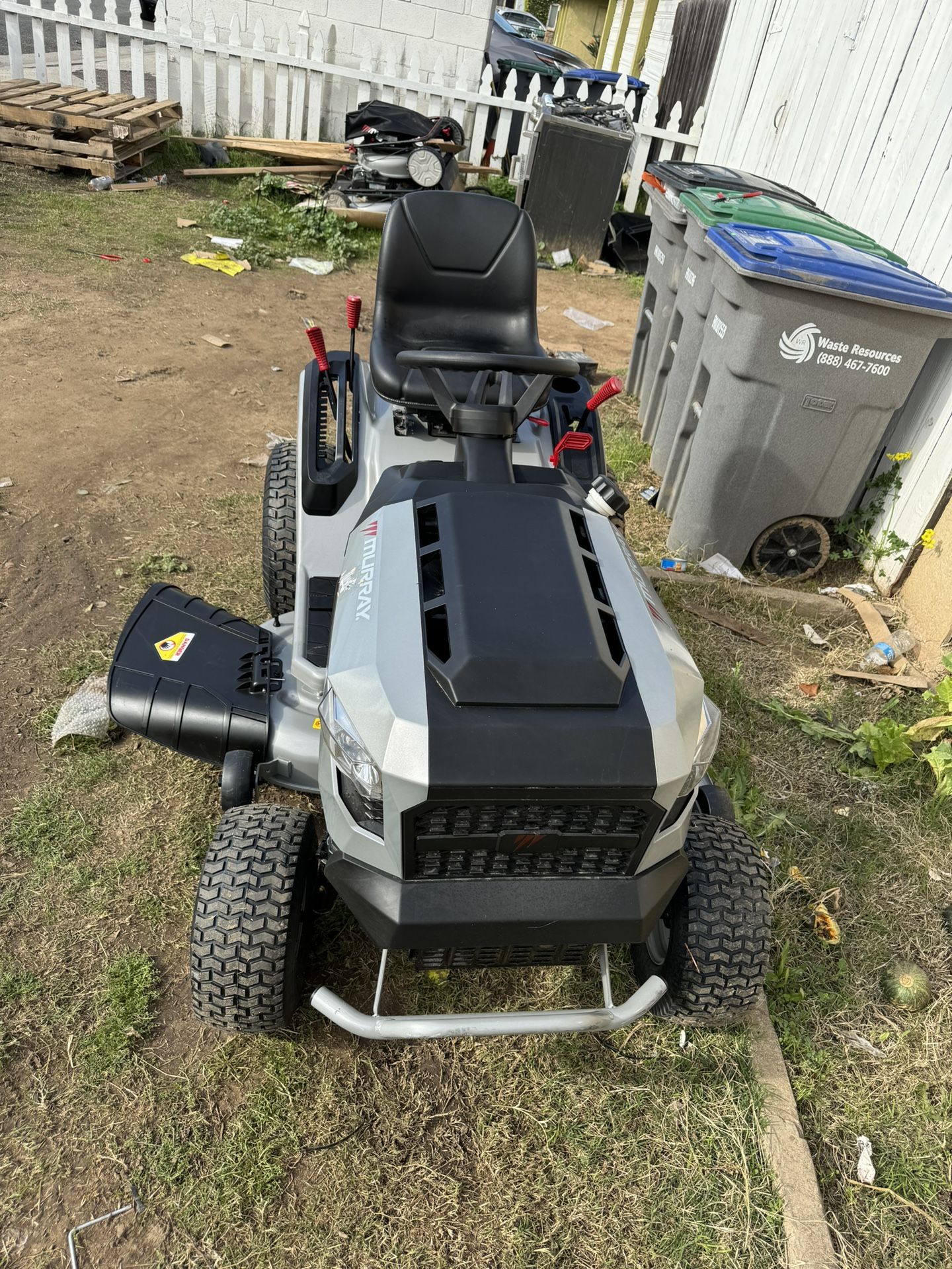 Murray MT200 42 in. 19.0 HP 540cc EX1900 Series Briggs and Stratton Engine Automatic Gas Riding Lawn Tractor Mower