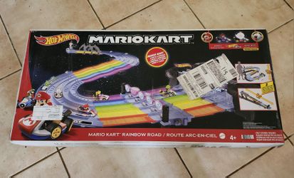 Hot Wheels Mario Kart Rainbow Road Racing Set