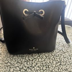 Kate Spade Bucket crossbody 