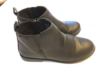 Gap kids black ankle boots, size 3