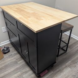 Bellemave Farmhouse Kitchen Island in Black