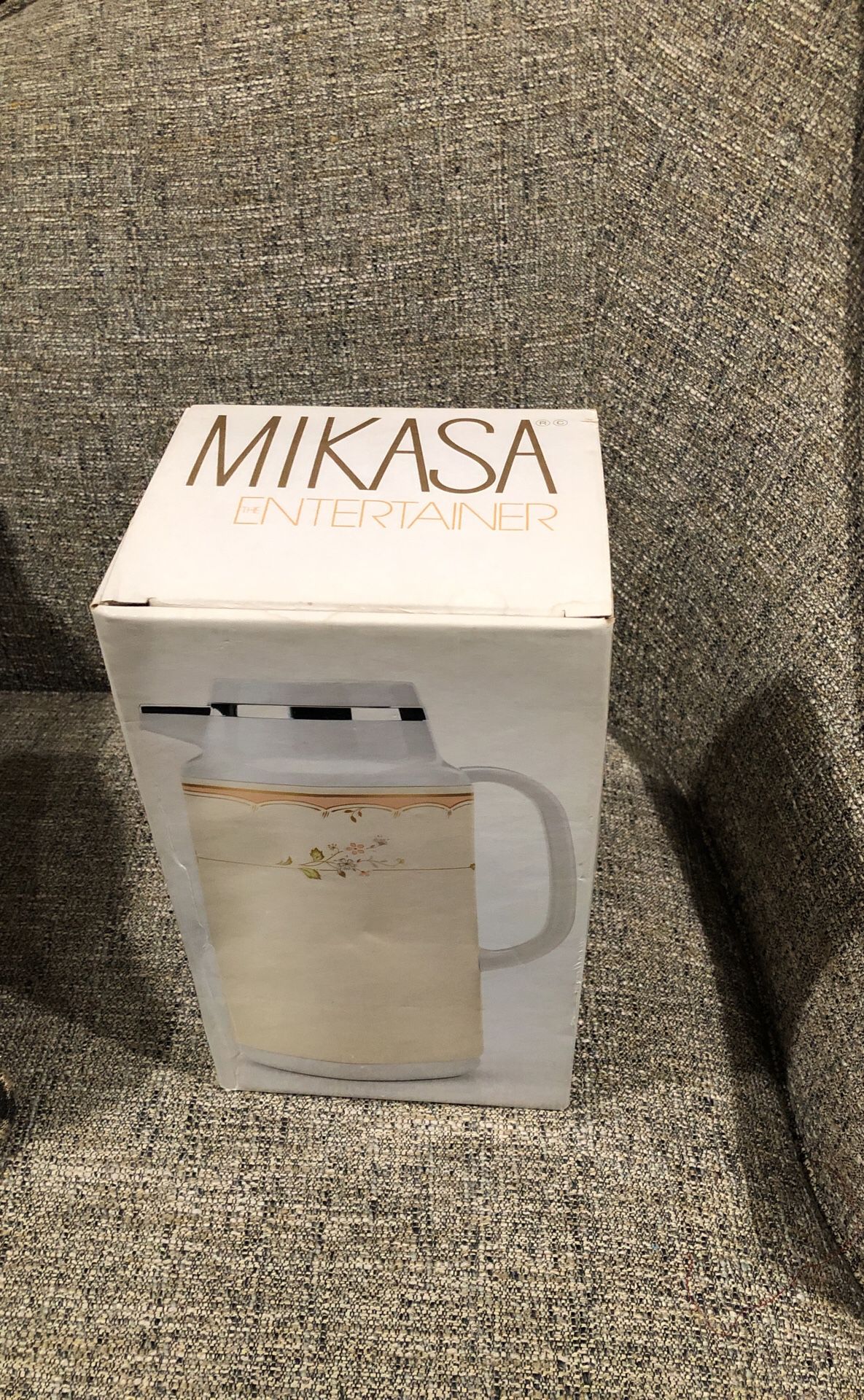 The Entrainer Mikasa Coffee Or Tea Thermal Carafe. Please see all the pictures and read the description