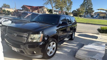 2007 Suburban Black on Blaxk